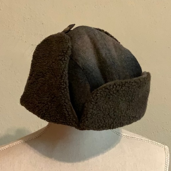 Eddie Bauer Other - Men’s faux shearling hat with adjustable ear flaps